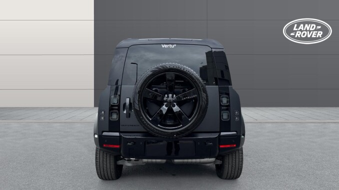 Land Rover Defender 3.0 D250 X-Dynamic HSE 110 5dr Auto Diesel Estate - Image 6